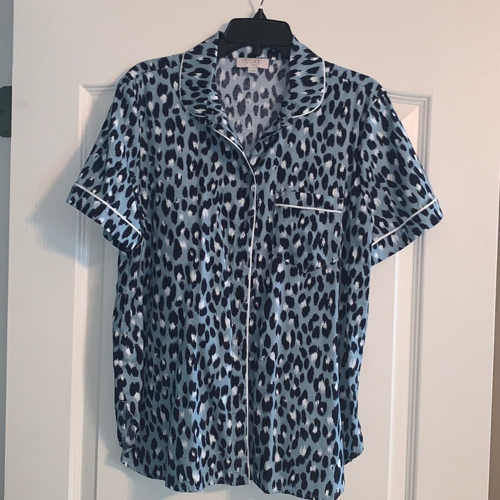 Loft PJ top. Blue leopard. M